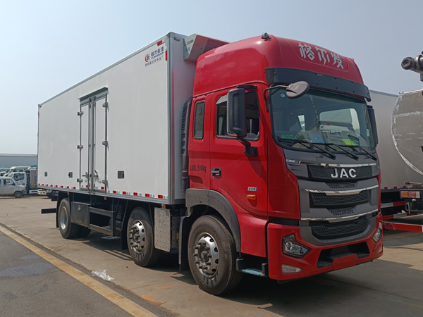 江淮格爾發小三軸冷藏車